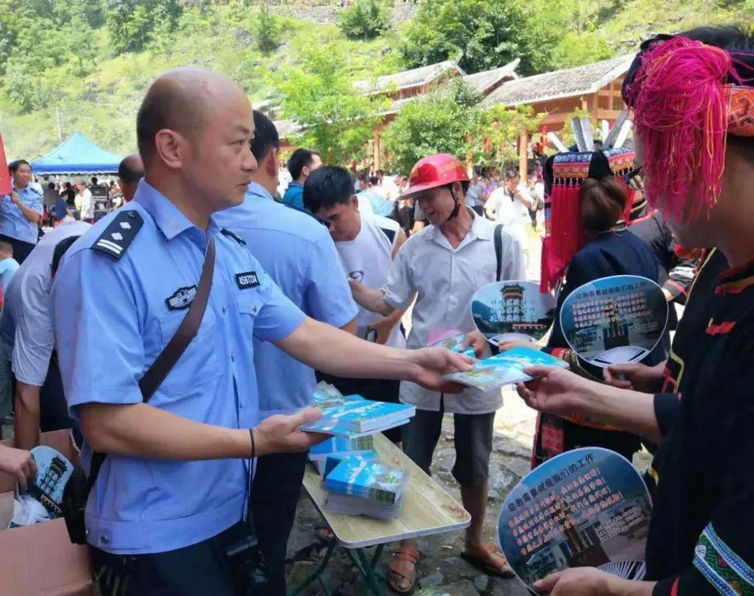 东兰县司法局推动法治建设，服务群众零距离获最新报道关注